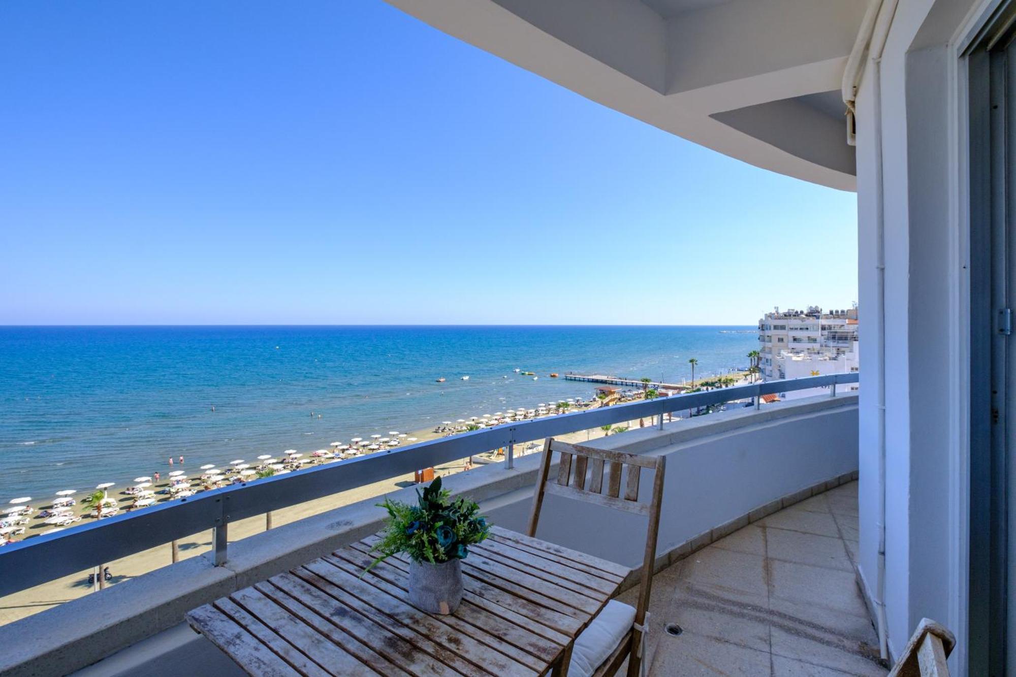 Lazuli Sea View Beachfront- Ap 61 Larnaca Exterior foto