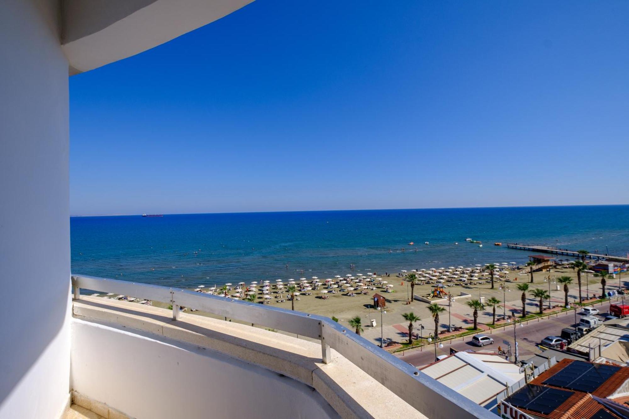 Lazuli Sea View Beachfront- Ap 61 Larnaca Exterior foto