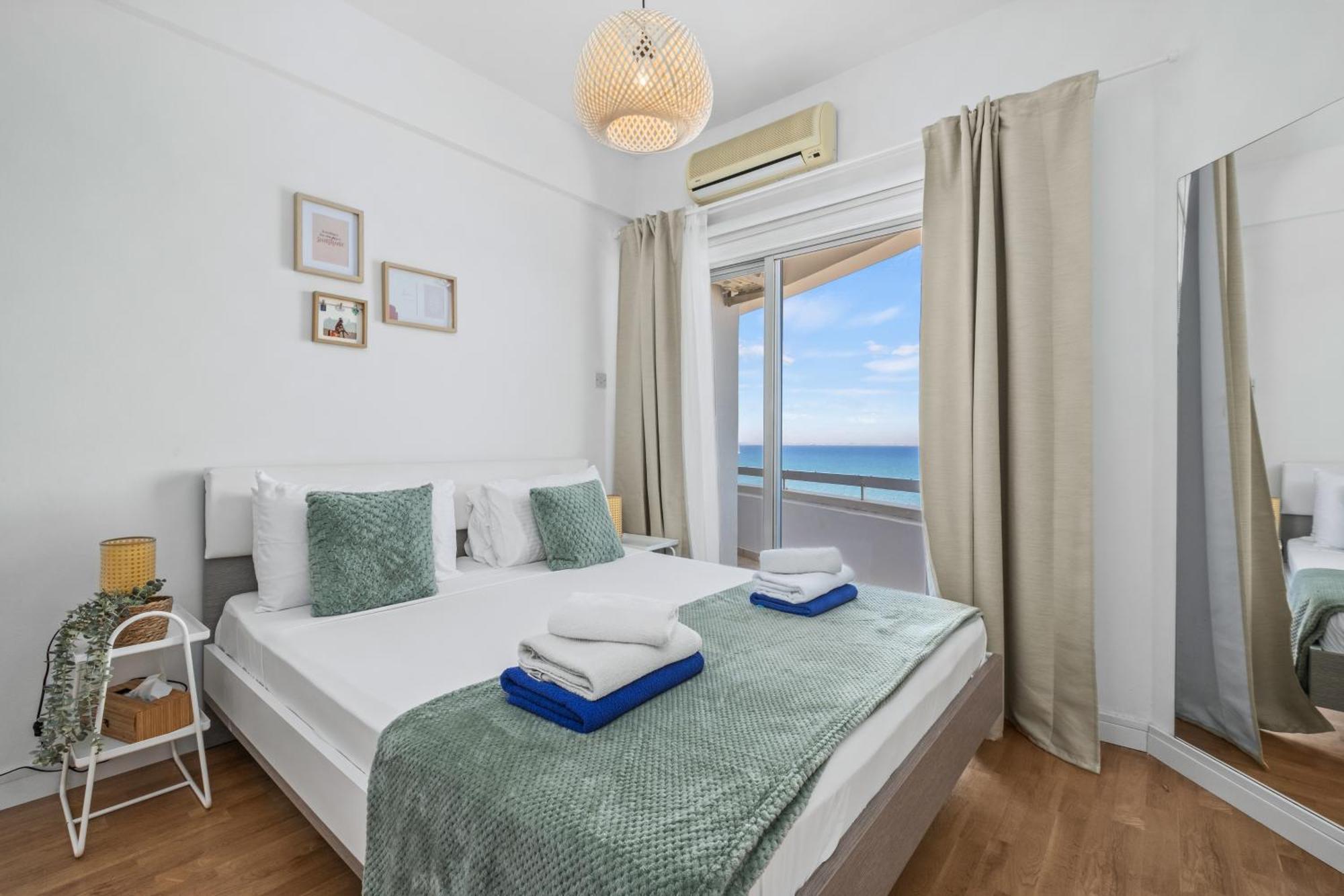 Lazuli Sea View Beachfront- Ap 61 Larnaca Exterior foto