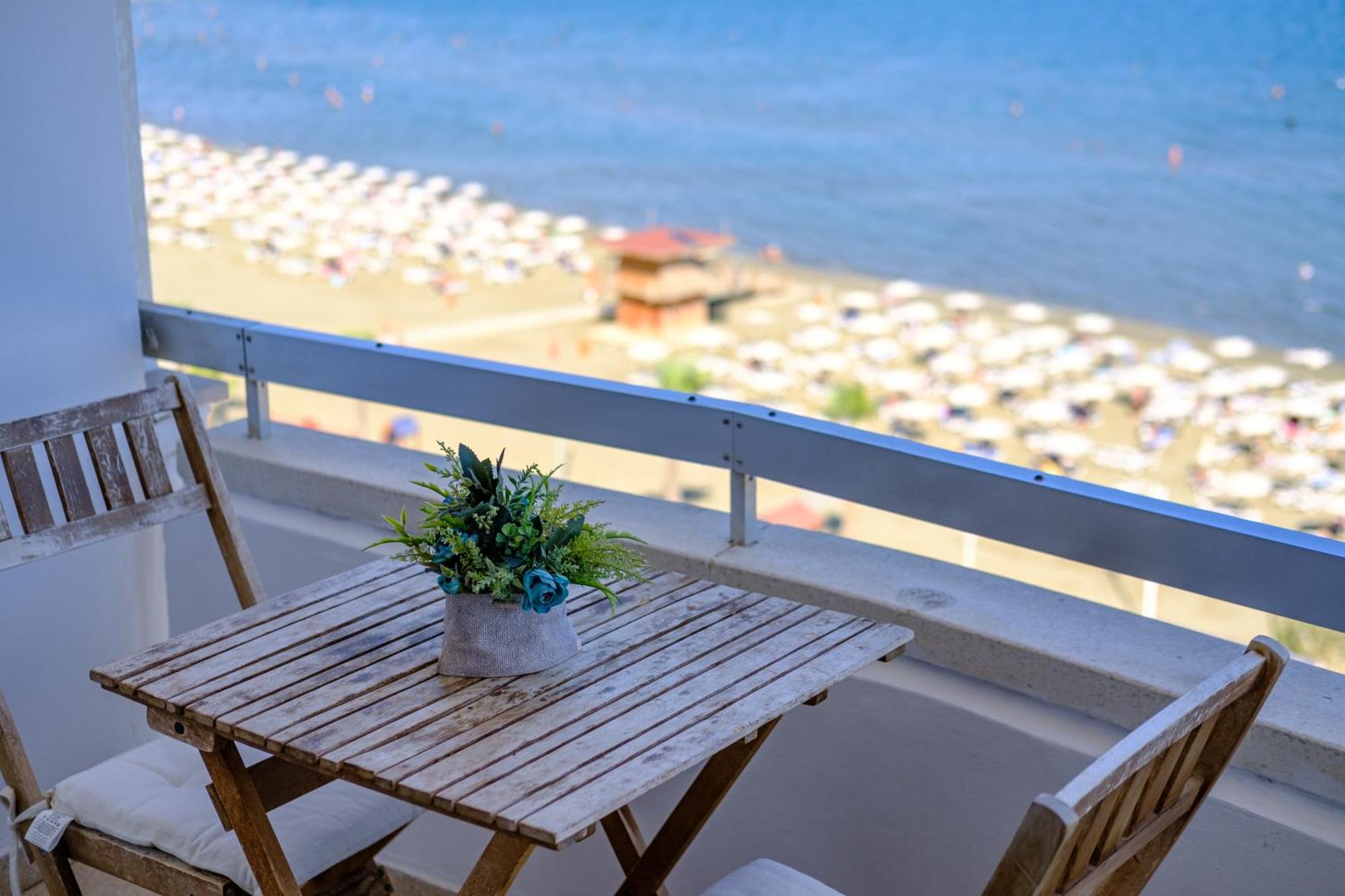 Lazuli Sea View Beachfront- Ap 61 Larnaca Exterior foto