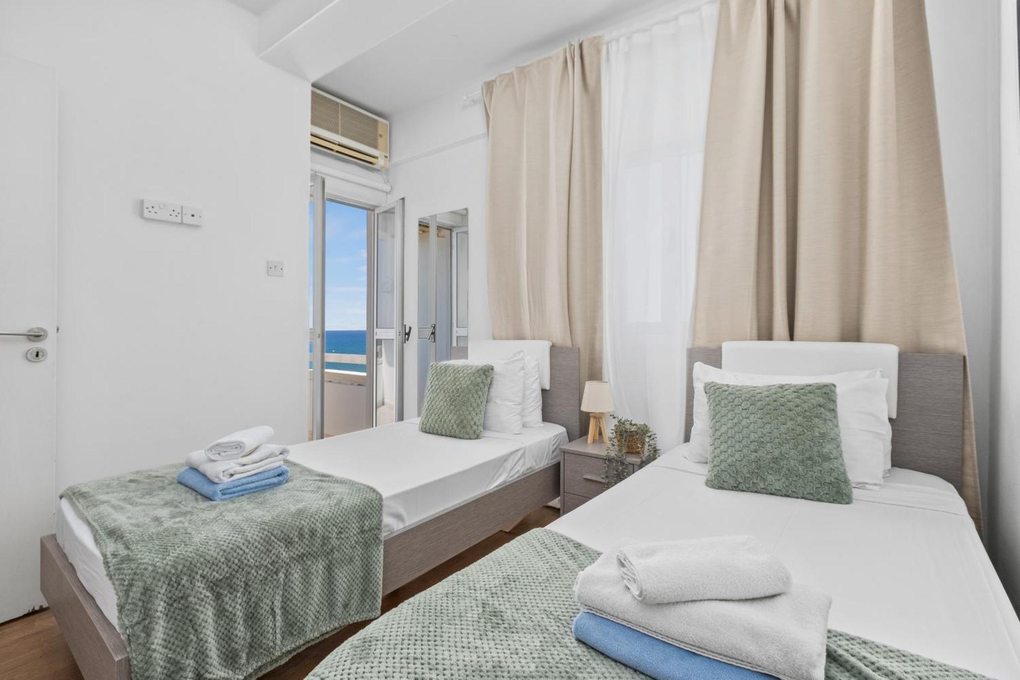 Lazuli Sea View Beachfront- Ap 61 Larnaca Exterior foto